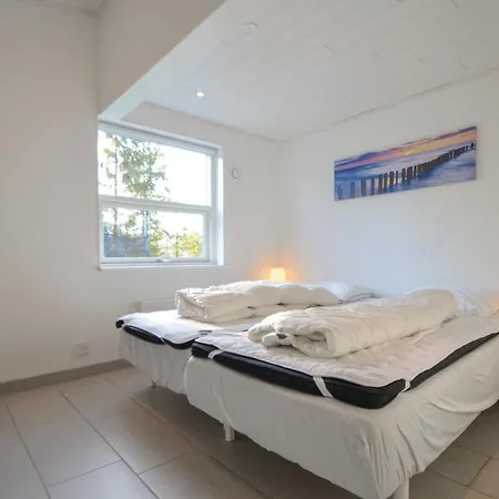 Four-bedroom Ebeltoft With A Fireplace 04 Nyaraló